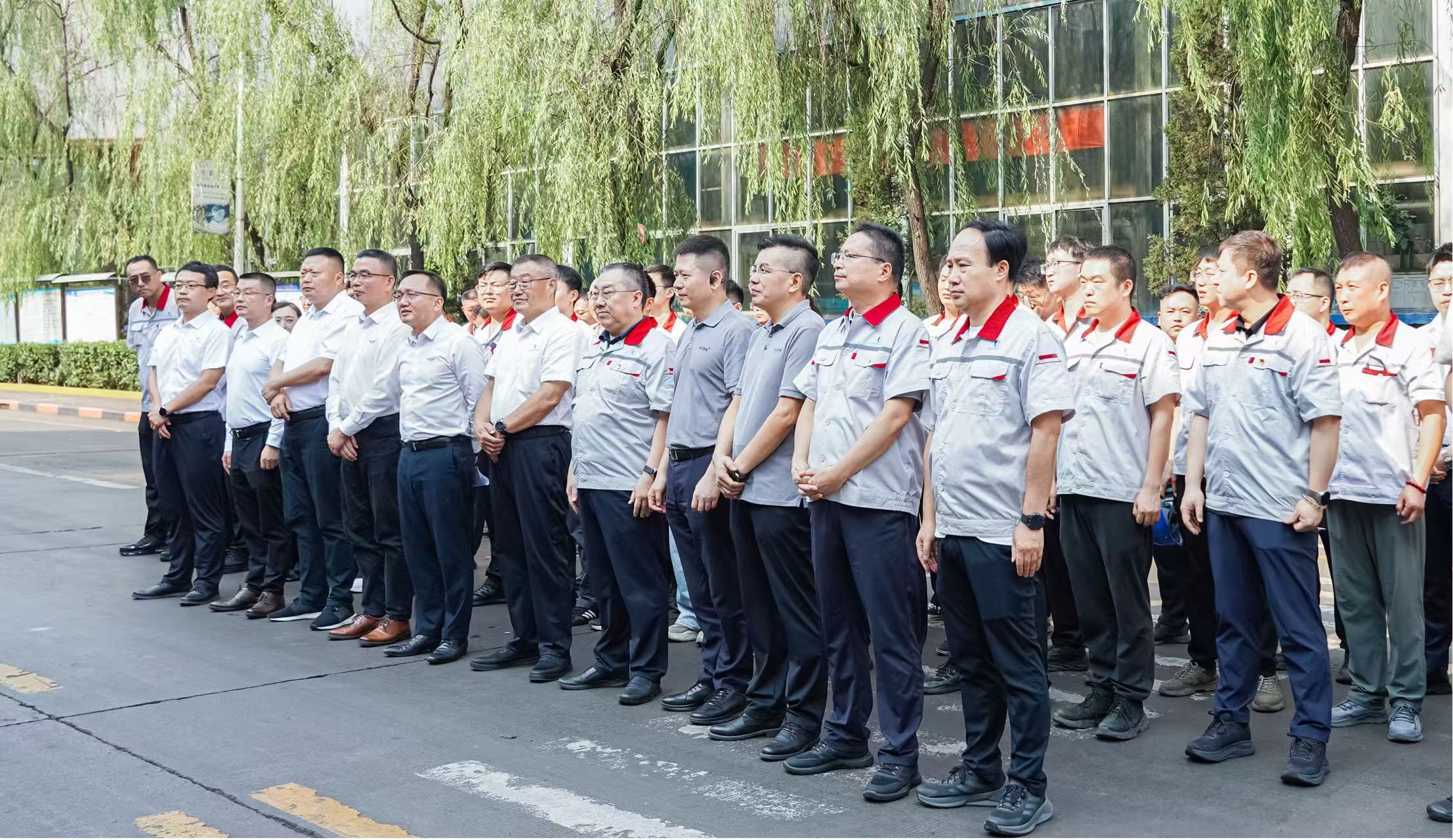 臺(tái)下.jpg